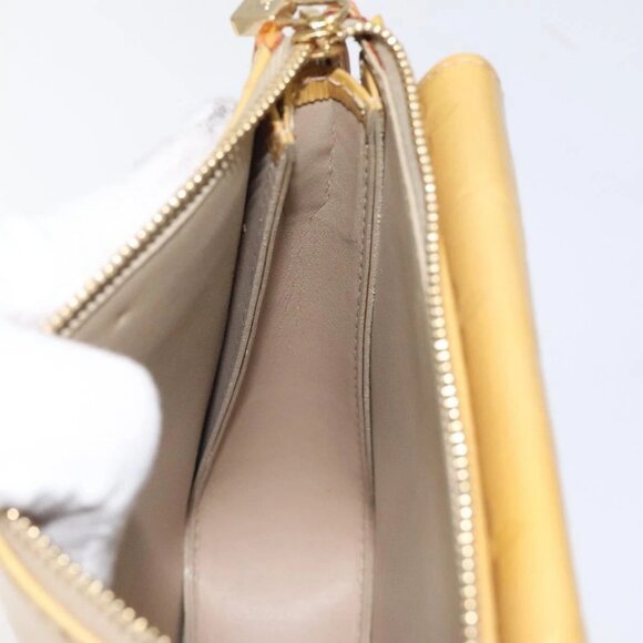 Share LOUIS VUITTON Monogram Vernis Motto Accessory Pouch Beige - Picture 13 of 16